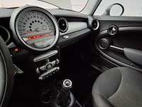 Personenauto, mini, 3-deurs, 1.4 one salt, 2010 - afbeelding 32 van  59