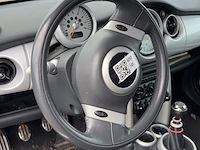 Personenauto, mini, 3-deurs, 1.6 one salt, rood, 2002 - afbeelding 2 van  17