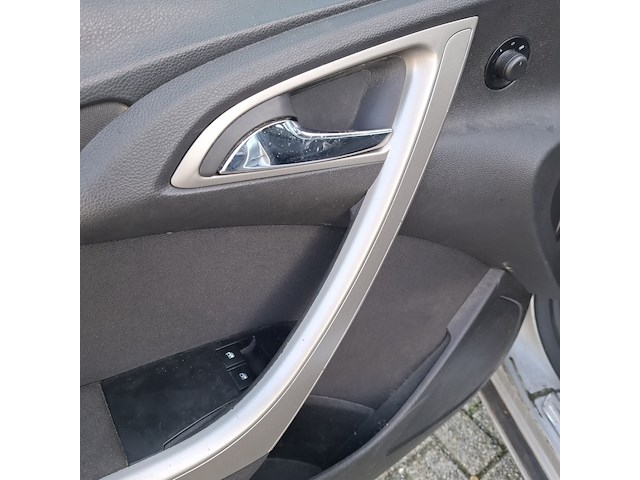 Personenauto opel, astra 1.6, grijs, bouwjaar 2010 - afbeelding 21 van  54