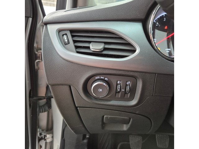 Personenauto, opel, astra, 2019 - afbeelding 15 van  39