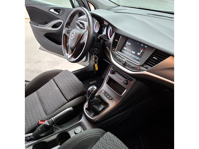 Personenauto, opel, astra, 2019 - afbeelding 42 van  64