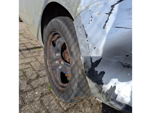 Personenauto, opel, astra, schade-auto - afbeelding 2 van  49
