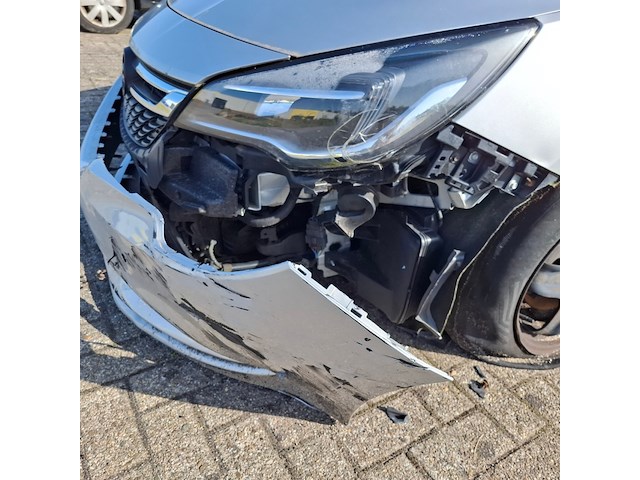 Personenauto, opel, astra, schade-auto - afbeelding 5 van  49