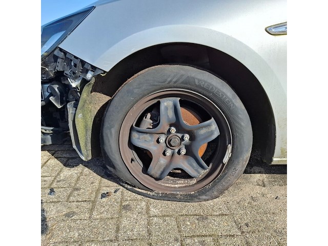 Personenauto, opel, astra, schade-auto - afbeelding 6 van  49