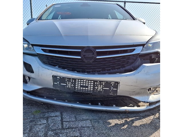 Personenauto, opel, astra, schade-auto - afbeelding 8 van  49