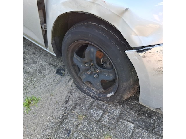 Personenauto, opel, astra, schade-auto - afbeelding 9 van  49