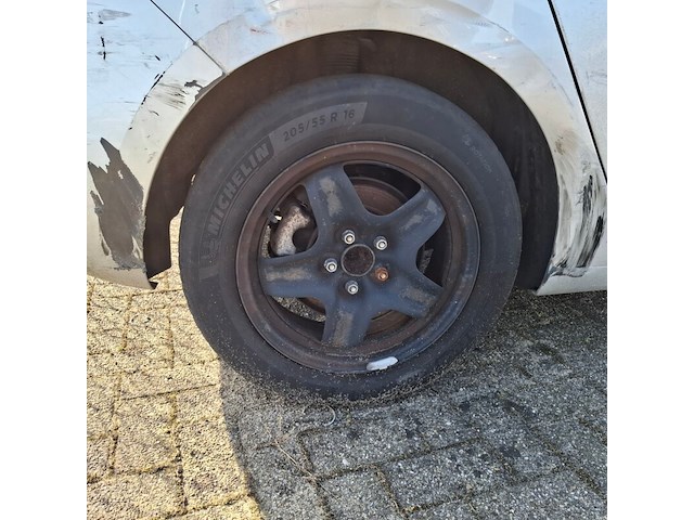 Personenauto, opel, astra, schade-auto - afbeelding 10 van  49