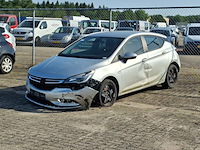 Personenauto, opel, astra, schade-auto - afbeelding 1 van  49