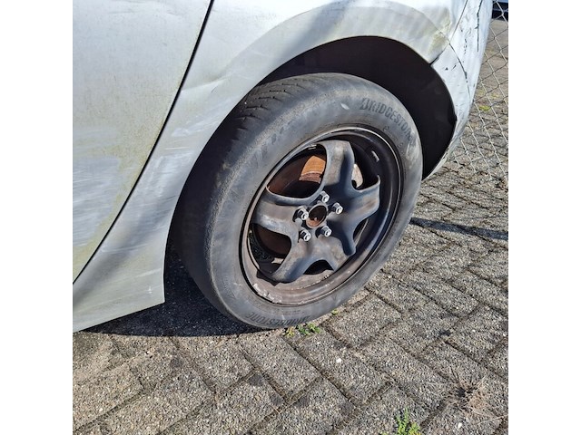 Personenauto, opel, astra, schade-auto - afbeelding 13 van  49