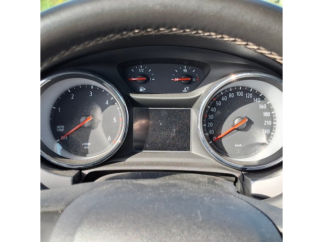 Personenauto, opel, astra, schade-auto - afbeelding 22 van  49