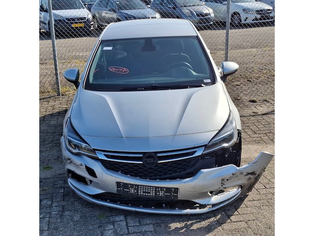 Personenauto, opel, astra, schade-auto - afbeelding 12 van  49