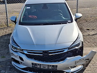 Personenauto, opel, astra, schade-auto - afbeelding 12 van  49
