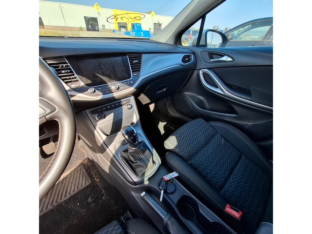 Personenauto, opel, astra, schade-auto - afbeelding 26 van  49