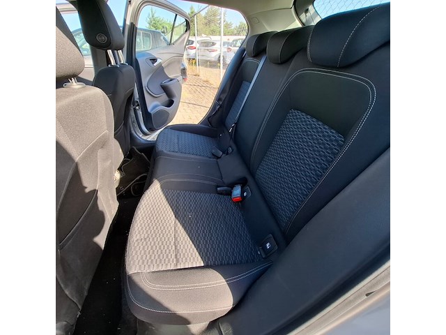 Personenauto, opel, astra, schade-auto - afbeelding 28 van  49