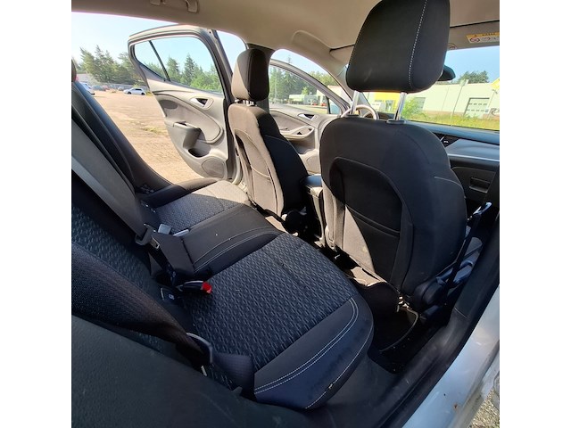 Personenauto, opel, astra, schade-auto - afbeelding 30 van  49
