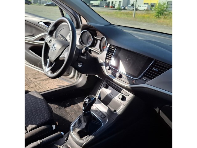 Personenauto, opel, astra, schade-auto - afbeelding 32 van  49
