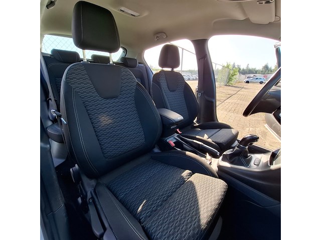 Personenauto, opel, astra, schade-auto - afbeelding 33 van  49