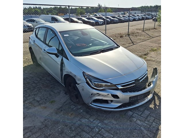 Personenauto, opel, astra, schade-auto - afbeelding 23 van  49