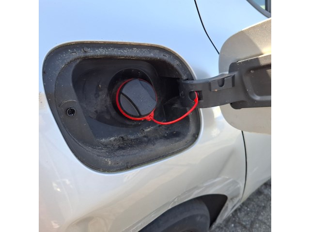 Personenauto, opel, astra, schade-auto - afbeelding 35 van  49