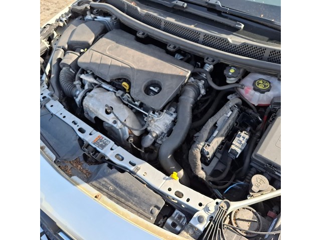 Personenauto, opel, astra, schade-auto - afbeelding 40 van  49