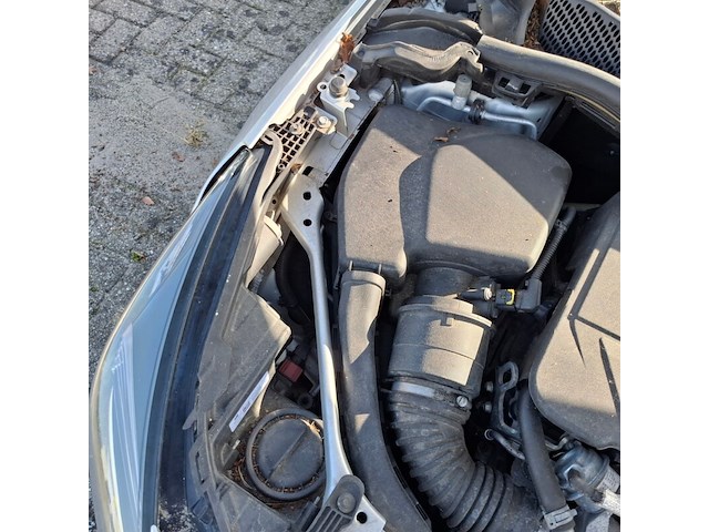 Personenauto, opel, astra, schade-auto - afbeelding 43 van  49