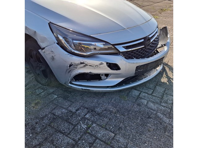 Personenauto, opel, astra, schade-auto - afbeelding 34 van  49