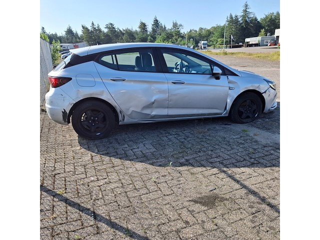Personenauto, opel, astra, schade-auto - afbeelding 45 van  49