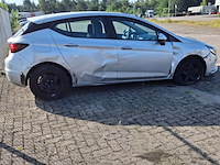 Personenauto, opel, astra, schade-auto - afbeelding 45 van  49