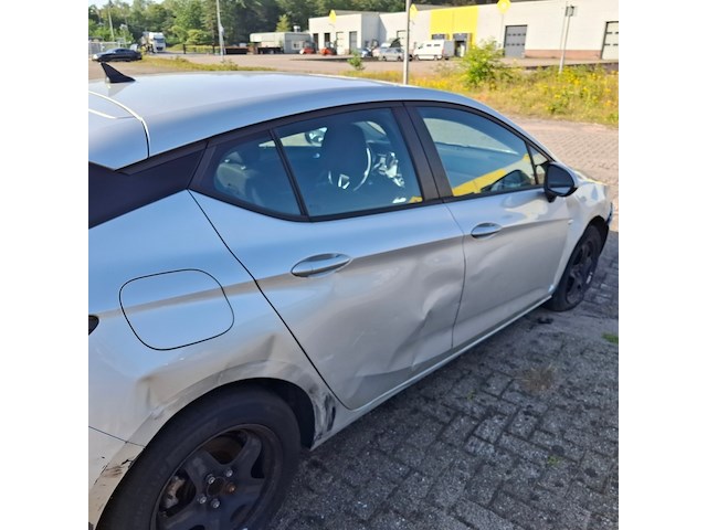 Personenauto, opel, astra, schade-auto - afbeelding 47 van  49