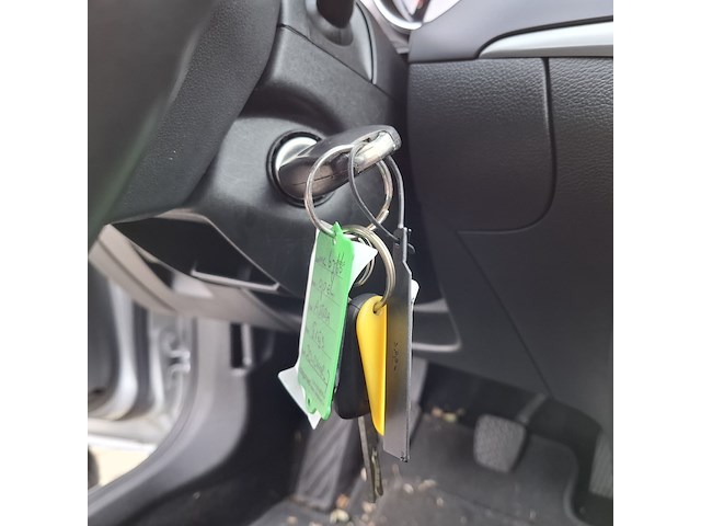 Personenauto, opel, astra - afbeelding 21 van  46