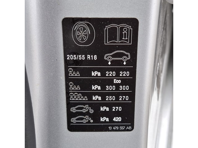 Personenauto, opel, astra - afbeelding 36 van  46