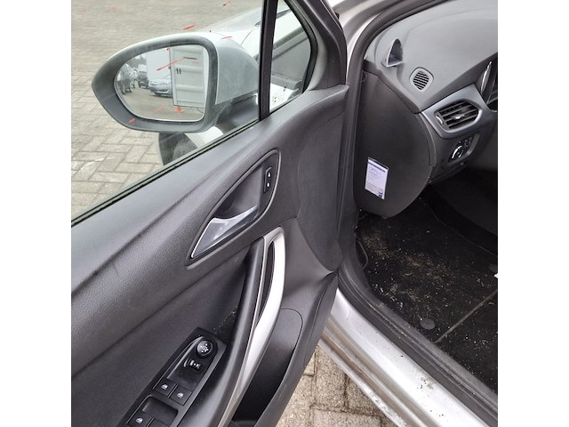 Personenauto, opel, astra - afbeelding 16 van  43