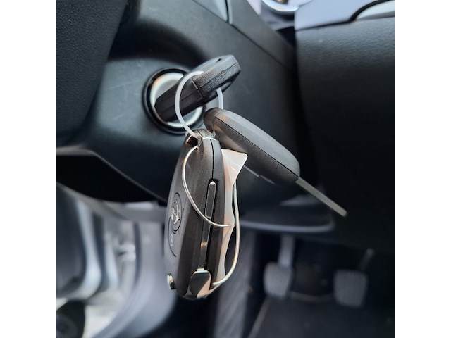 Personenauto, opel, astra - afbeelding 28 van  48