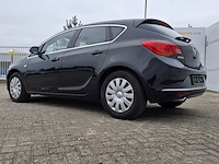 Personenauto, opel, astra - afbeelding 16 van  46