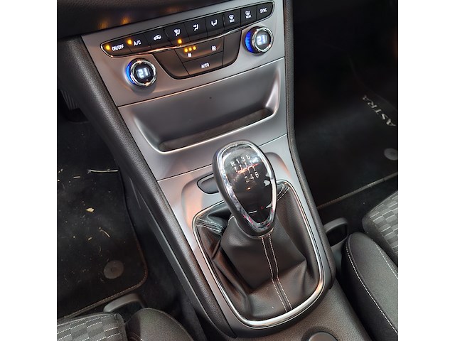 Personenauto, opel, astra - afbeelding 24 van  45