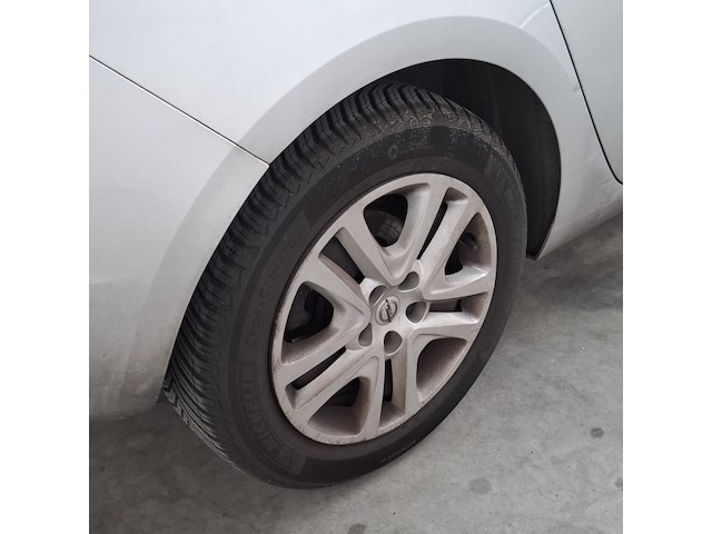 Personenauto, opel, astra - afbeelding 2 van  39