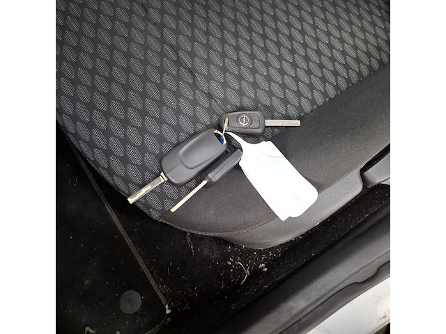 Personenauto, opel, astra - afbeelding 16 van  49