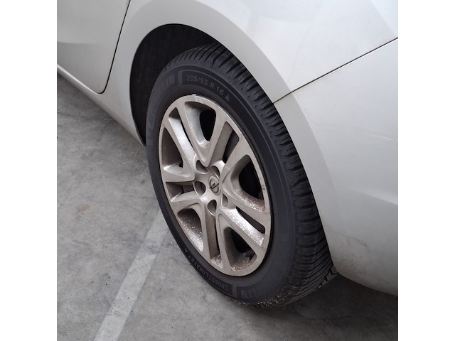 Personenauto, opel, astra - afbeelding 4 van  48