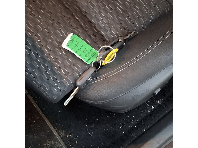 Personenauto, opel, astra - afbeelding 13 van  51