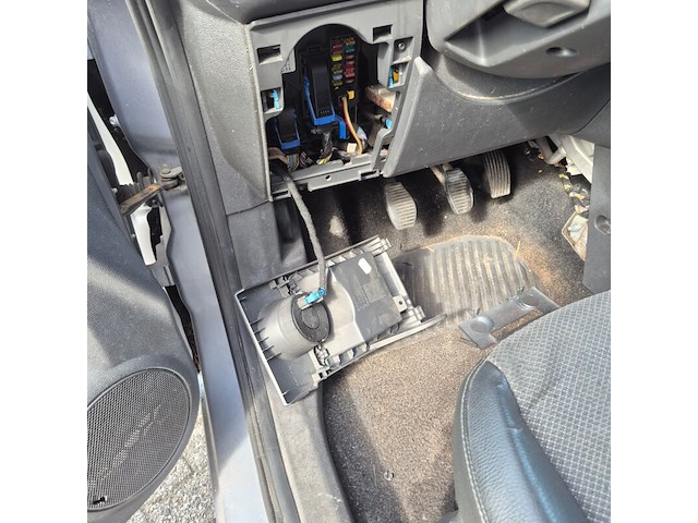 Personenauto, opel, corsa, 1.4-16v cosmo, 2008 - afbeelding 3 van  17
