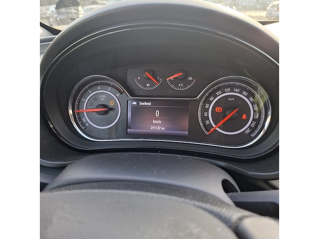 Personenauto, opel, insignia - afbeelding 13 van  48