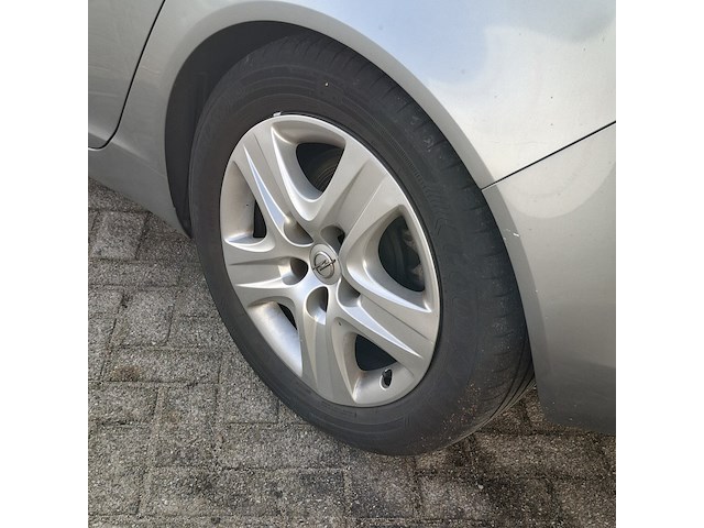 Personenauto, opel, insignia - afbeelding 4 van  48