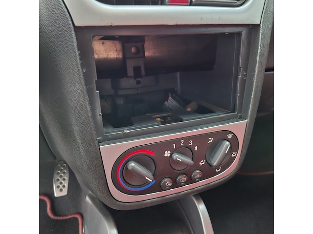 Personenauto, opel, tigra twintop, 1.8-16v linea nera, 2008 - afbeelding 37 van  69