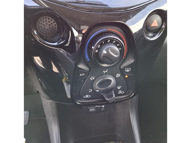 Personenauto peugeot, 108 1.0, bouwjaar 2015 - afbeelding 27 van  50