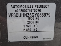Personenauto, peugeot, 2008, 1.2 puretech féline, 2016 - afbeelding 30 van  51