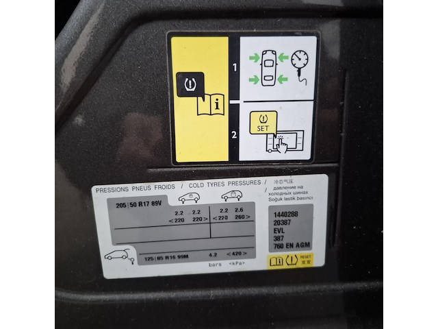 Personenauto, peugeot, 2008, 1.2 puretech féline, 2016 - afbeelding 33 van  51