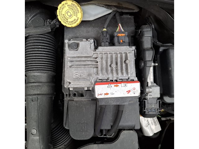 Personenauto, peugeot, 2008, 1.2 puretech féline, 2016 - afbeelding 38 van  51