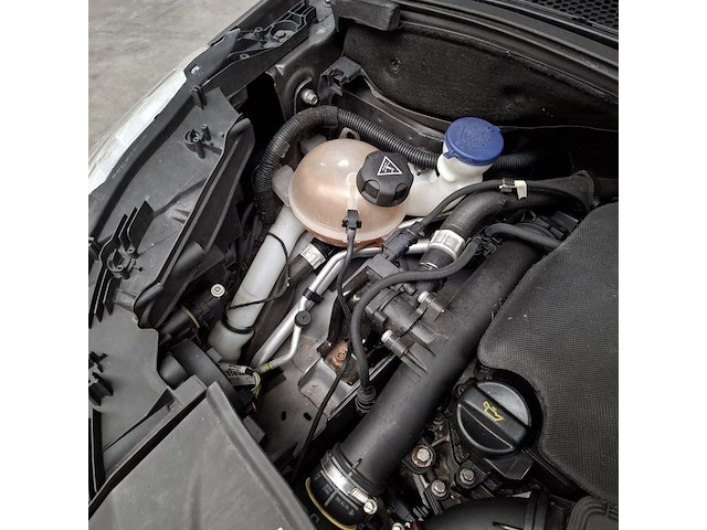Personenauto, peugeot, 2008, 1.2 puretech féline, 2016 - afbeelding 40 van  51