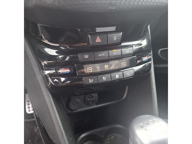 Personenauto, peugeot, 2008 - afbeelding 16 van  37