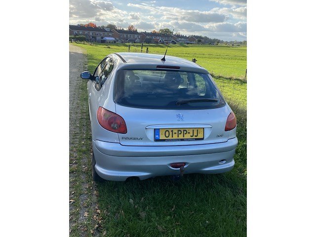 Personenauto peugeot, 206, grijs, bouwjaar 9-2004 - afbeelding 6 van  12